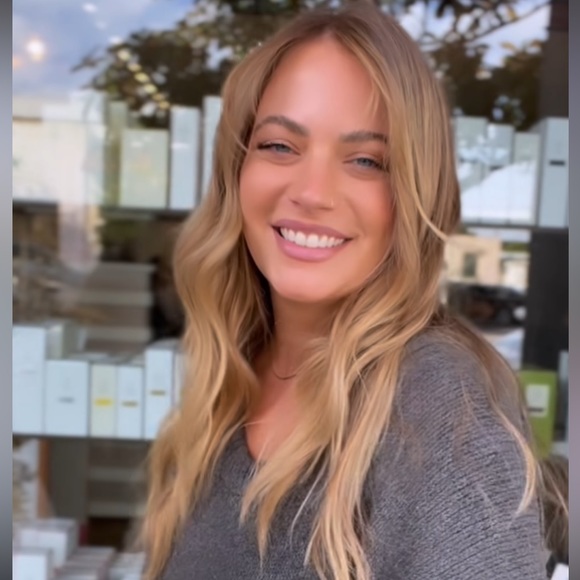 Meet your Posher, Kay - Picture 2 of 3